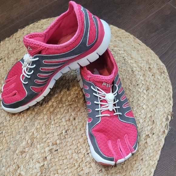 Fila Women's Vibrant Pink and Gray Toe Shoes - Picture 5 of 11